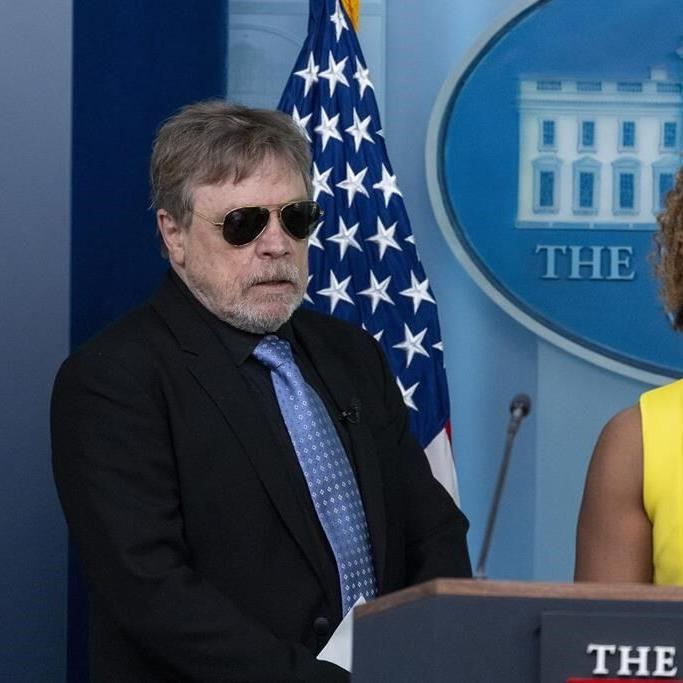 'Star Wars' actor Mark Hamill drops by White House for a visit with 'Joe-bi-Wan Kenobi'